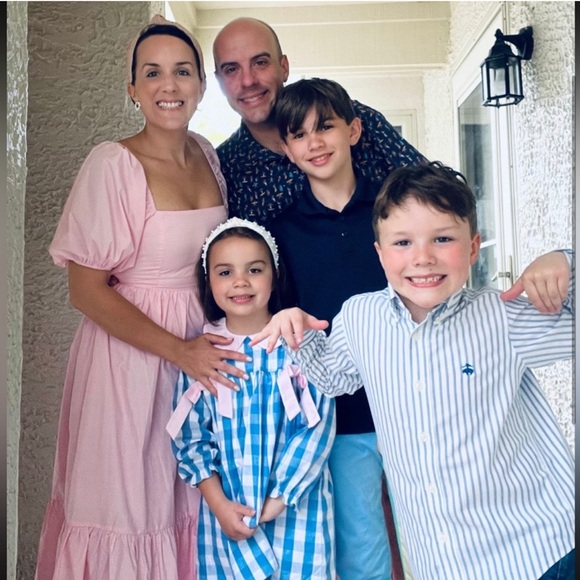 Hi! I’m Annie. Thanks for shopping my closet! Make yourself at home. :) - Picture 2 of 7